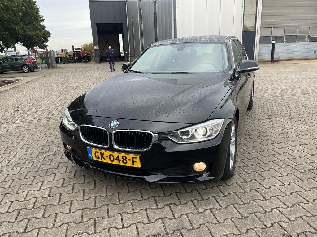 BMW 3-serie Touring 316d High Executive AUTOMAAT LEER CAMERA, Auto's, BMW, Automaat, 745 kg, Achterwielaandrijving, 4 cilinders