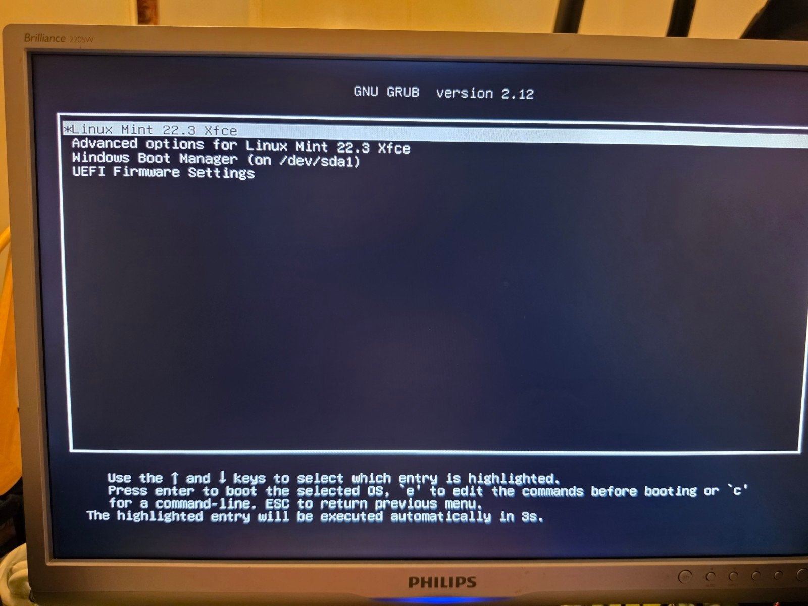 Foto 11 van Complete PC Set: Dell Desktop (SSD + 2TB HDD) + Display