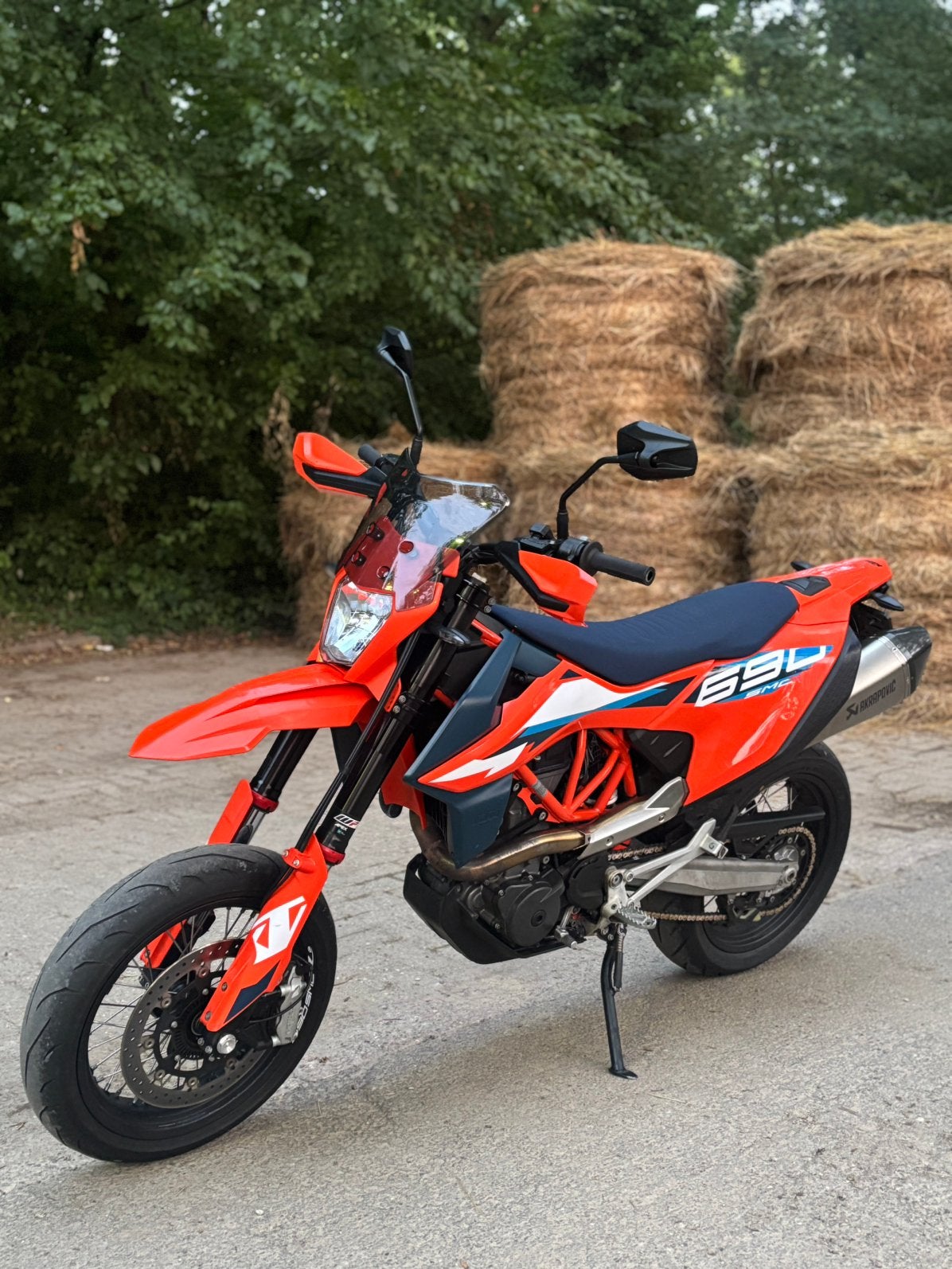 KTM SMCR 690 Smc -R A2 35kw 2023 Akrapovic, Gebruikt, 690 cc, Minimaal motorrijbewijs A2, Handgeschakeld
