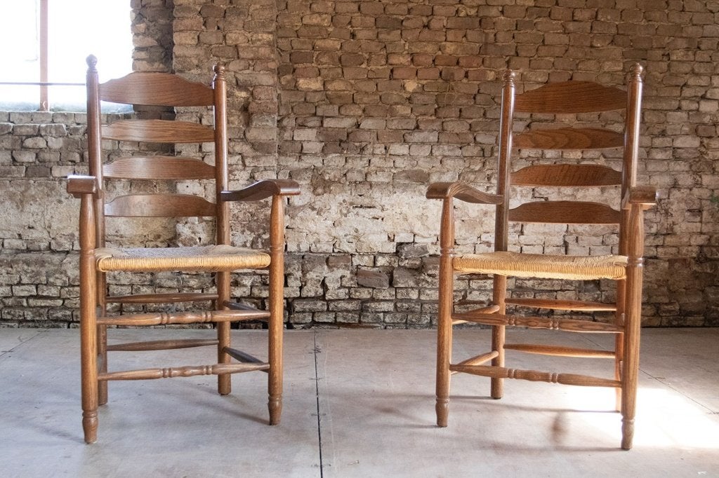 2 Hollandse eiken ladderback armstoelen biezen jaren 60, Huis en Inrichting, Ophalen, Gebruikt, Landelijk, jaren 60, Minder dan 75 cm