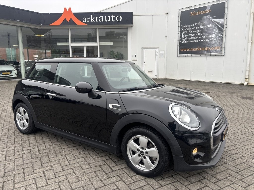 MINI Mini 1.5 Cooper Business Navi Cruise Parkeersensoren, Voorwielaandrijving, Gebruikt, 4 stoelen, Origineel Nederlands