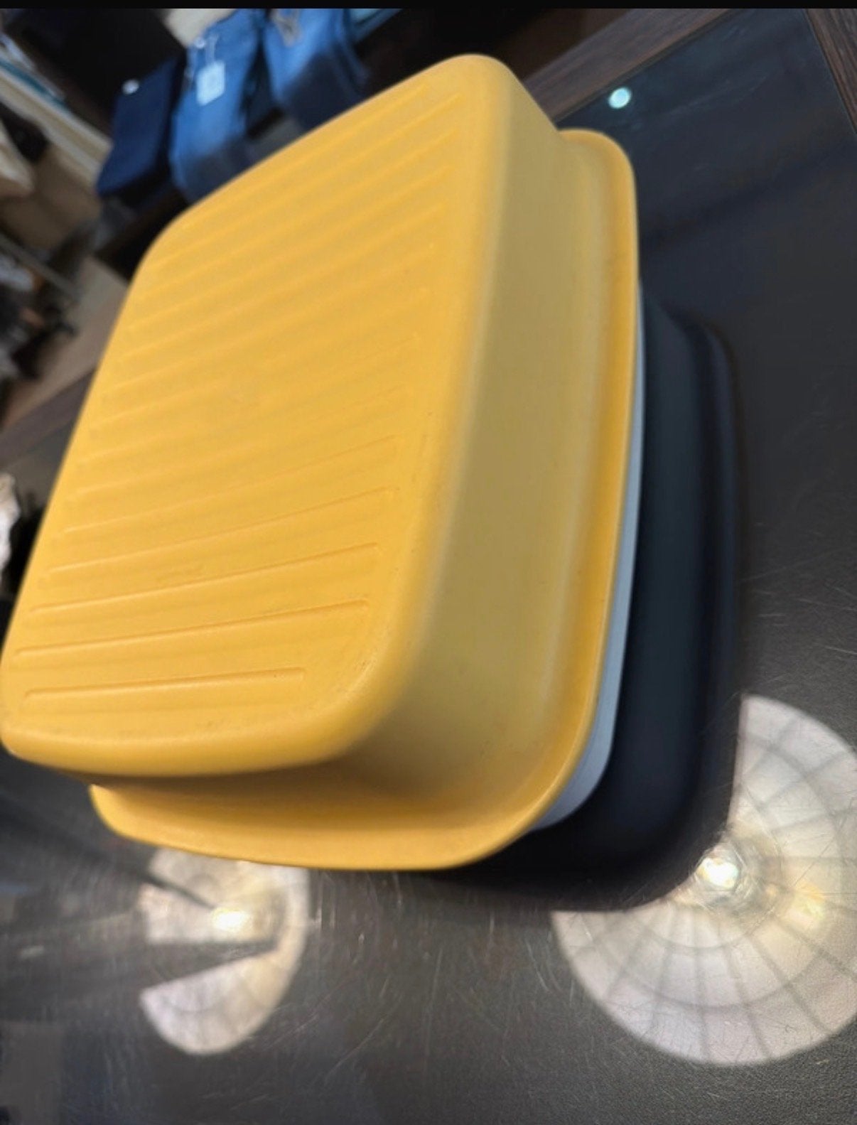 Tupperware Brooddoos - Geel en Wit, Gebruikt, Bewaardoos, Geel, Ophalen of Verzenden