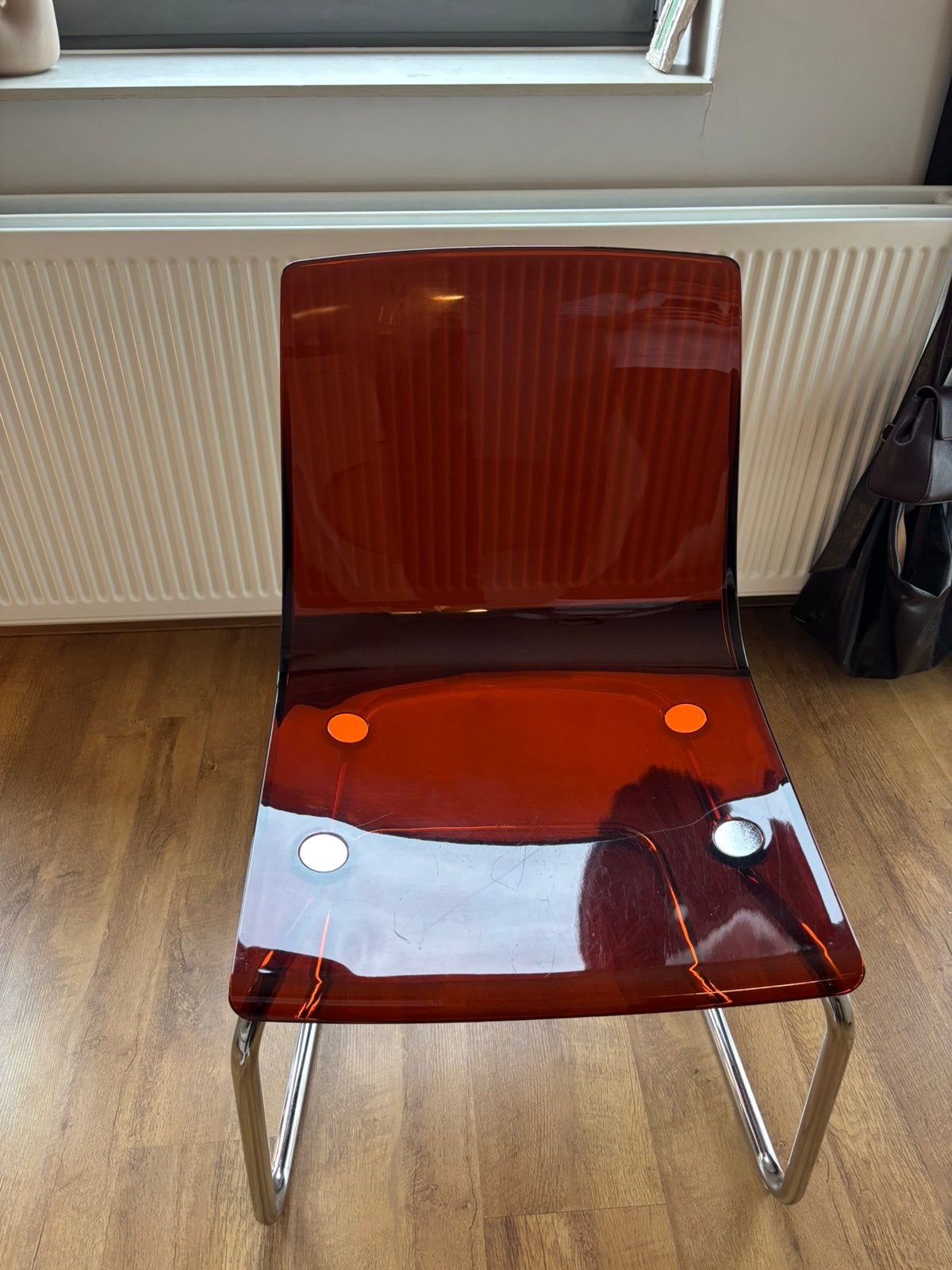 Tobias stoel bruin/rood 4x, Huis en Inrichting, Stoelen, Ophalen, Zo goed als nieuw, Bruin, Vier