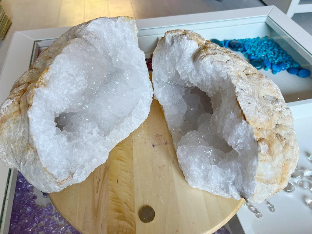 Bergkristal geode (7) van maar liefst 22,5 kg! Top stuk, Ophalen of Verzenden, Mineraal