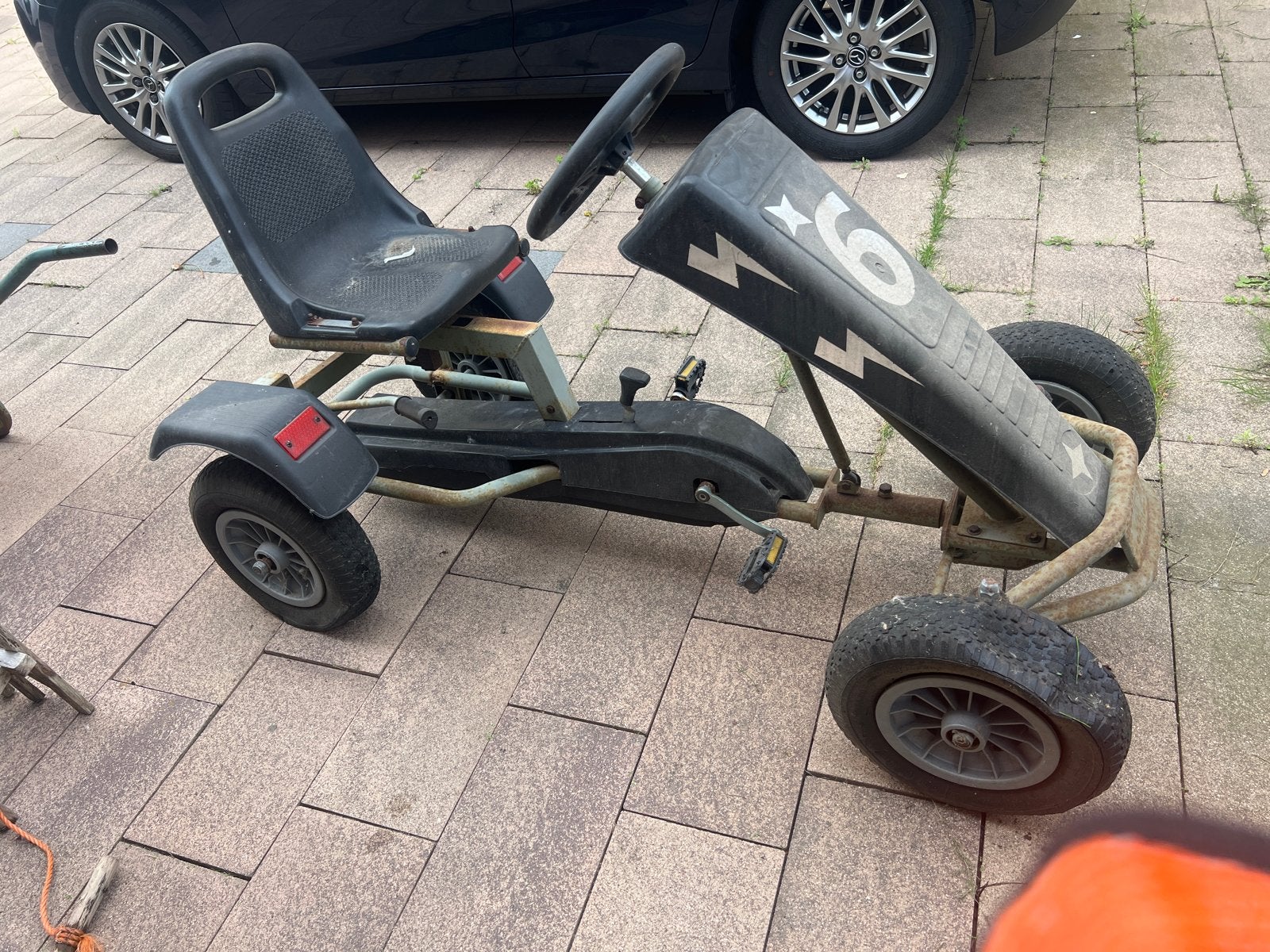 Skelter met 4 lekke banden - gratis af te halen, Kinderen en Baby's, Speelgoed | Buiten | Skelters, Ophalen of Verzenden, Gebruikt