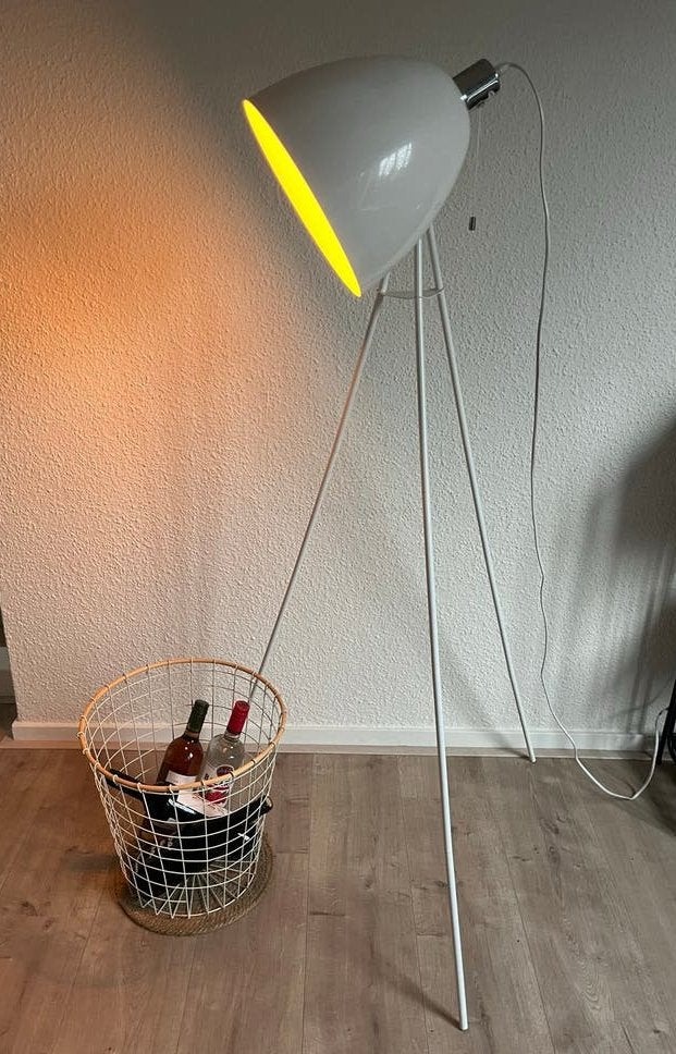 Witte retro vloerlamp op statief - Stijlvolle staande lamp, Huis en Inrichting, Lampen | Vloerlampen, Ophalen, Gebruikt, 100 tot 150 cm