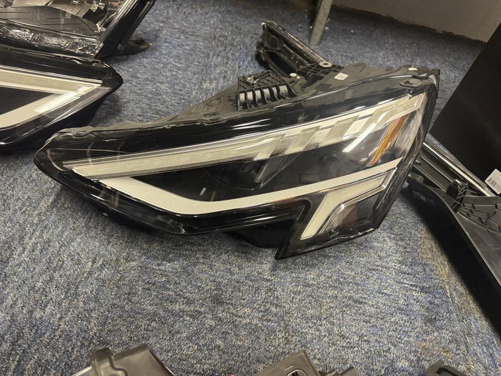 Audi a3 8y koplamp Links 8Y0941033B USA, Gebruikt, -, -, Ophalen of Verzenden