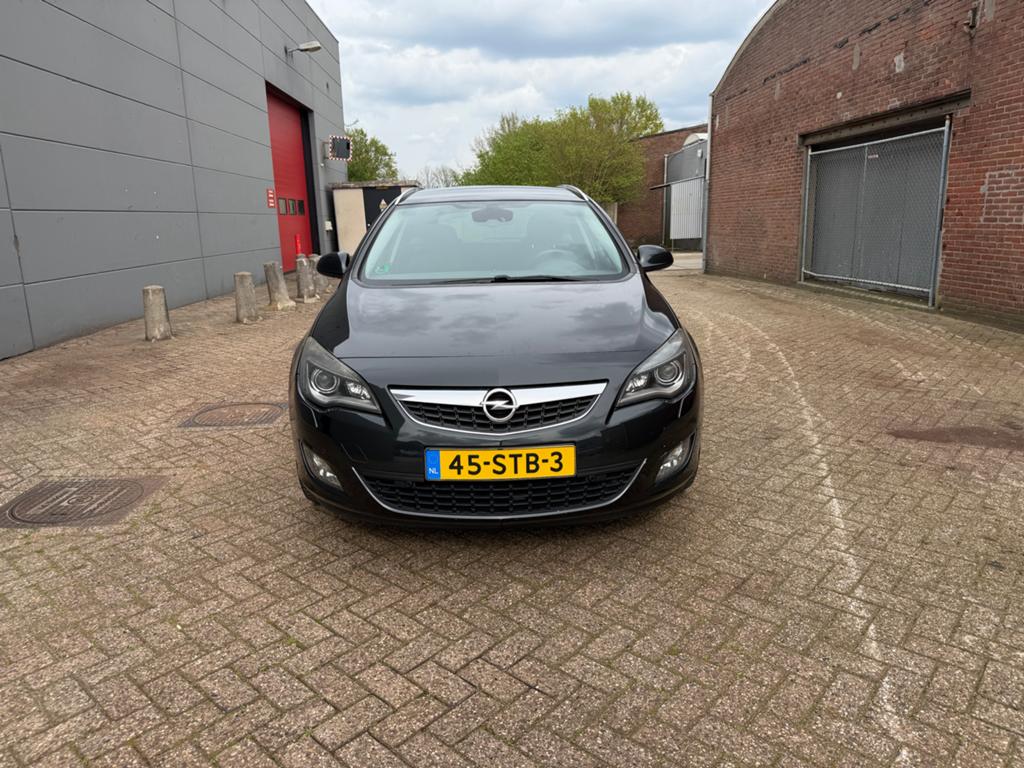 Opel Astra 1.6 Turbo Sports Tourer AUT 2011 Zwart, 730 kg, 4 cilinders, 179 pk, Zwart