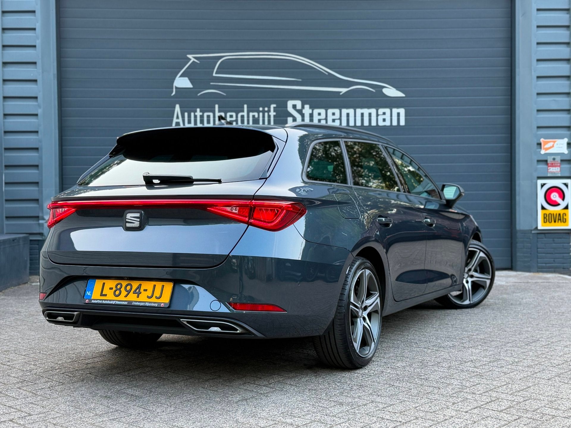 Seat Leon Sportstourer 1.5 eTSI FR Business Intense | Pano |, Auto's, 4 cilinders, Leon, Origineel Nederlands, Hybride Elektrisch/Benzine