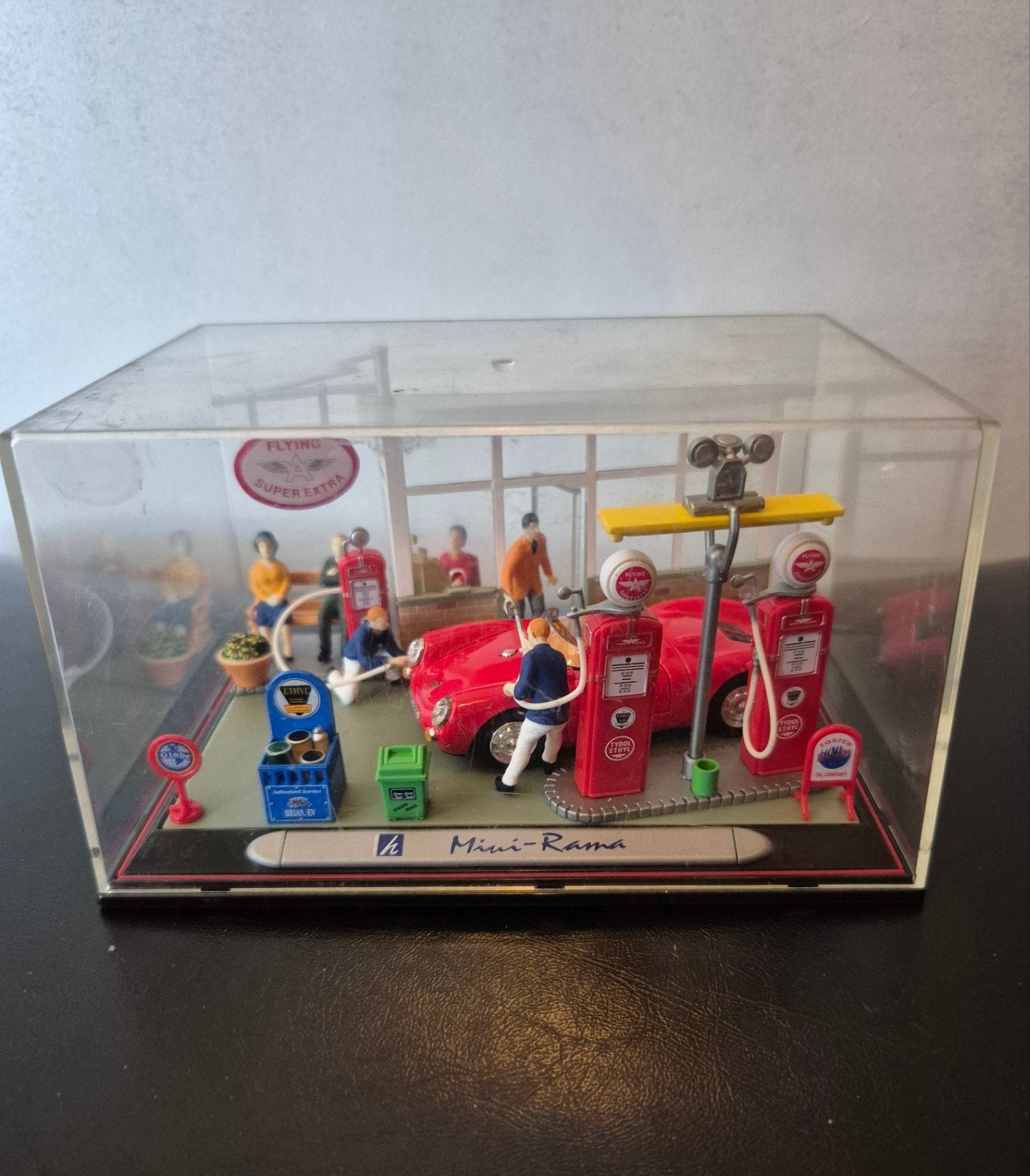 Mini-Rama tankstation diorama met Porsche 550 Spyder, Ophalen of Verzenden, Zo goed als nieuw, Overige typen
