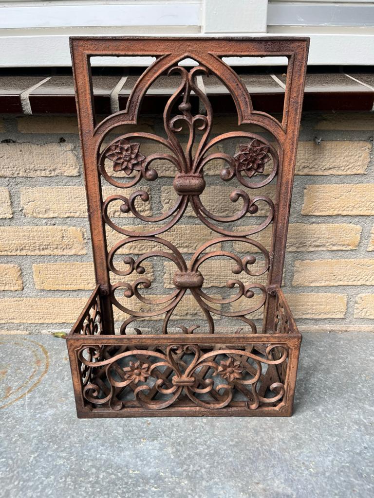 Brocante gietijzeren plantenbak / wandrek, Antiek en Kunst, Curiosa en Brocante, Ophalen