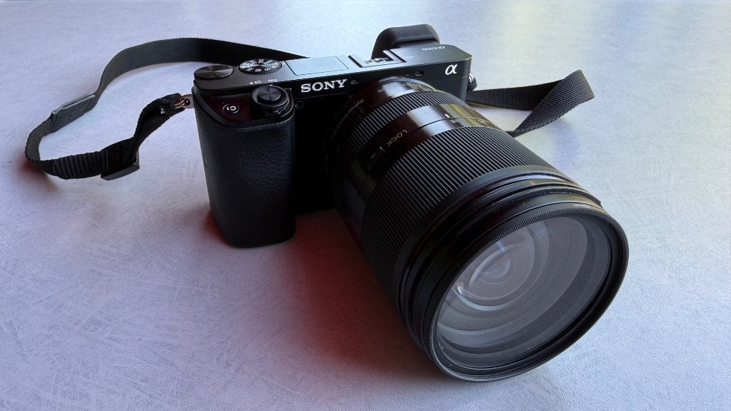 Sony Systeemcamera Alpha A6100 + Sony E 18-200mm Lens, Zo goed als nieuw, 24 megapixels, Sony, Systeemcamera