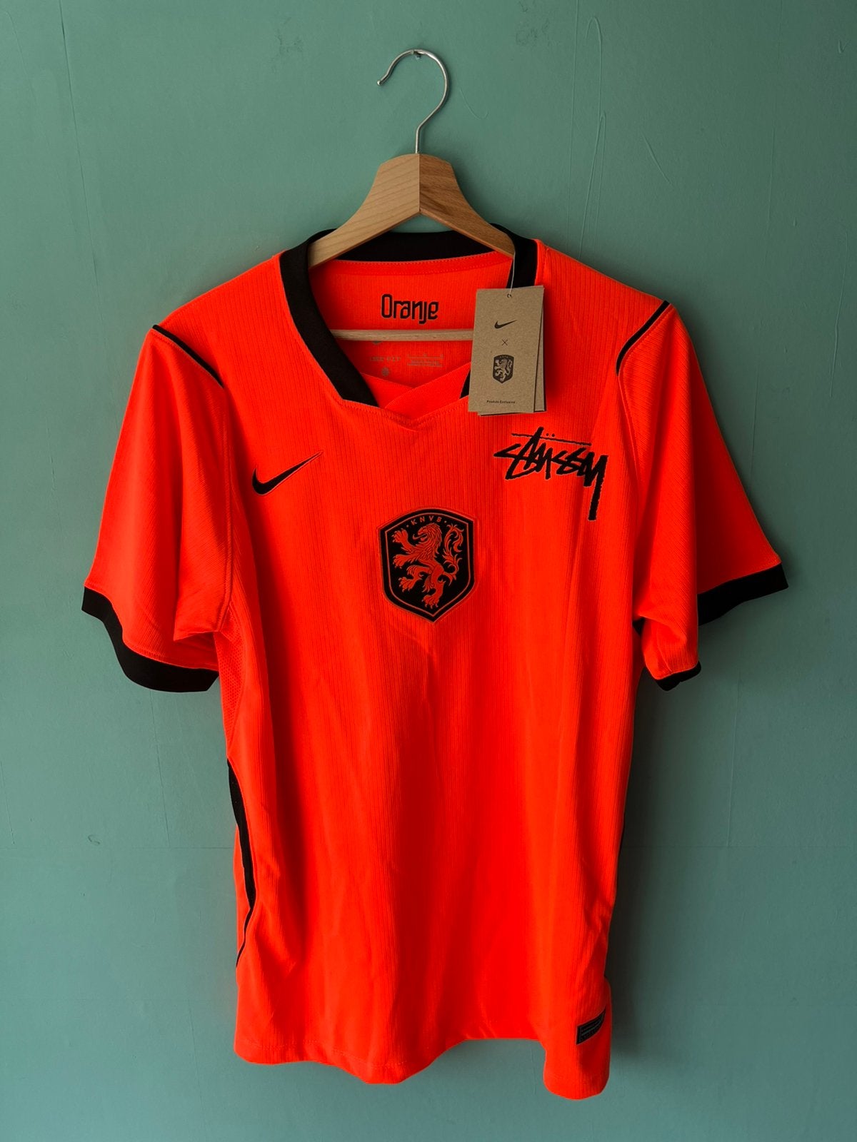 Nederlands elftal thuisshirt WK 2026 Stüssy  Maat L, Maat 52/54 (L), Nieuw, Oranje, Ophalen of Verzenden