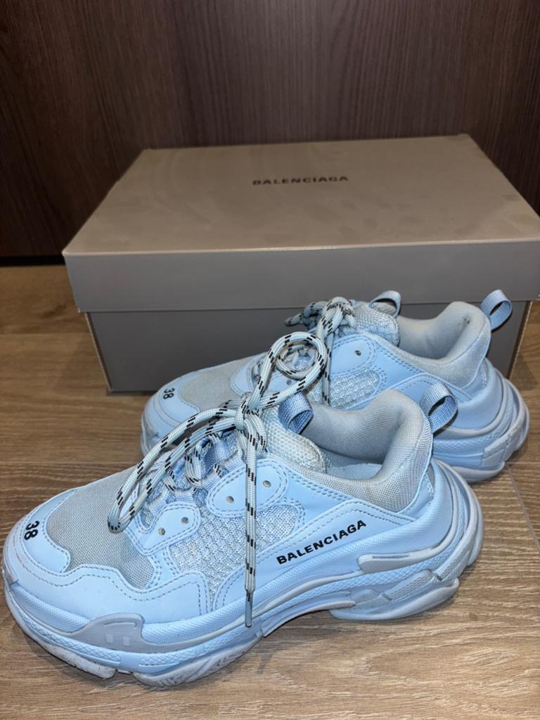 Balenciagas triple S, Ophalen, Blauw, Sneakers of Gympen, Gedragen
