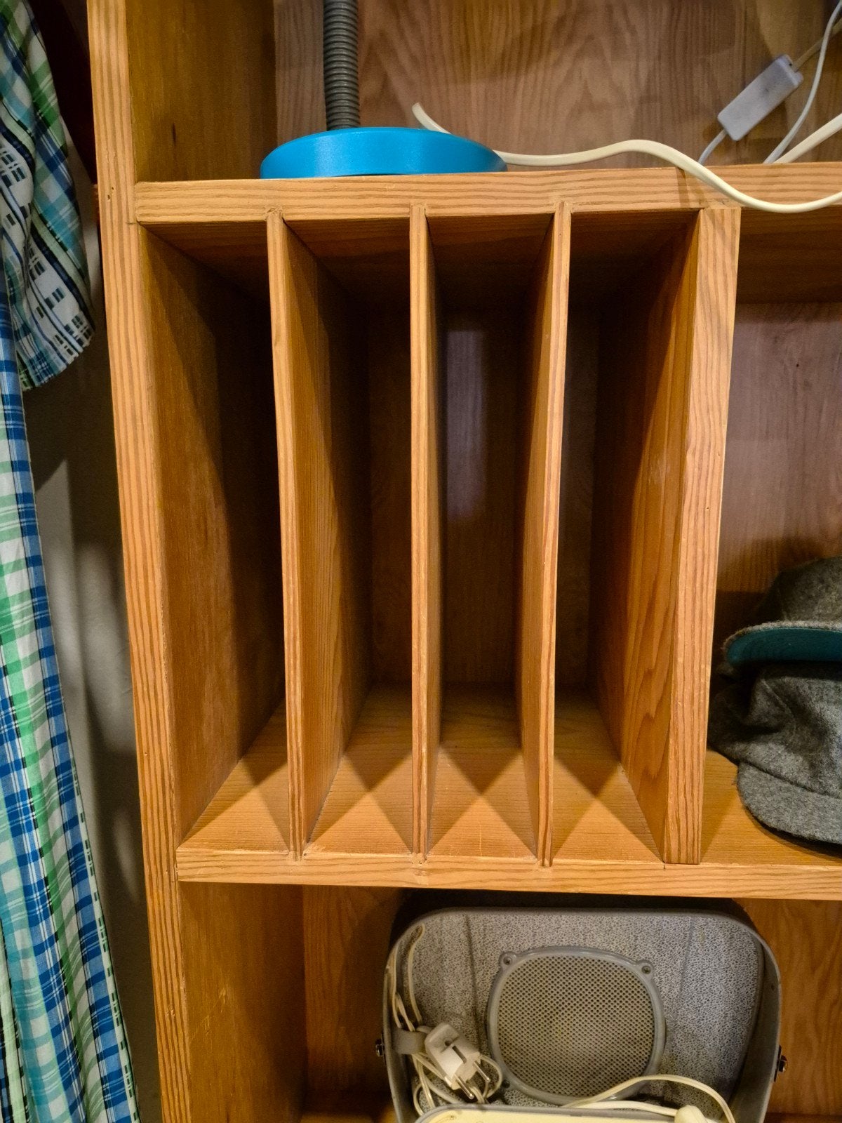 Vintage houten audio kast met opbergvakken en deuren, Ophalen, 150 tot 200 cm, 25 tot 50 cm, Overige houtsoorten