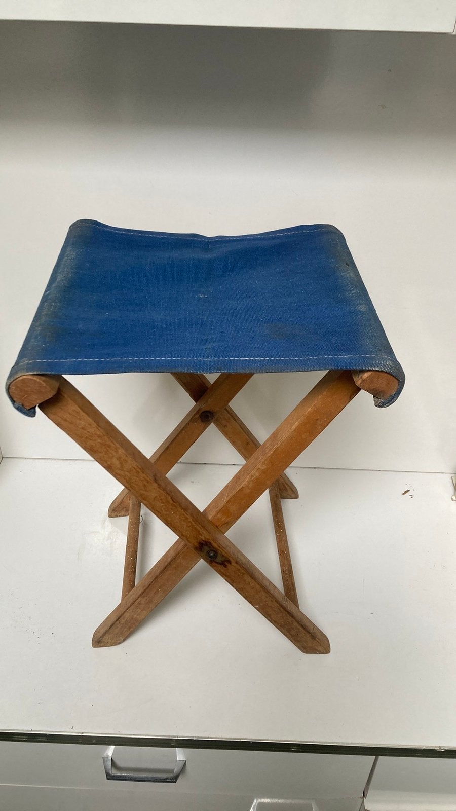Vintage klein kruk blauw hout tuin camping festival kamperen, Ophalen of Verzenden, Huis en Inrichting
