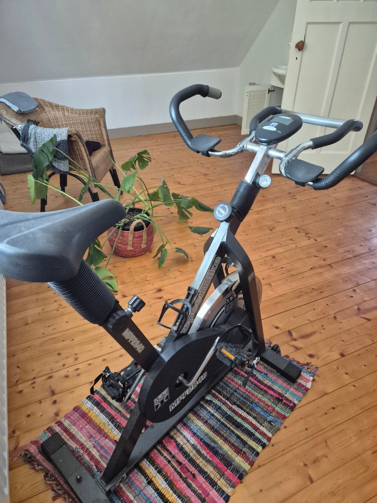 Hometrainer MPF 840 - Perfect voor thuistraining, Ophalen, Gebruikt, Metaal, Benen
