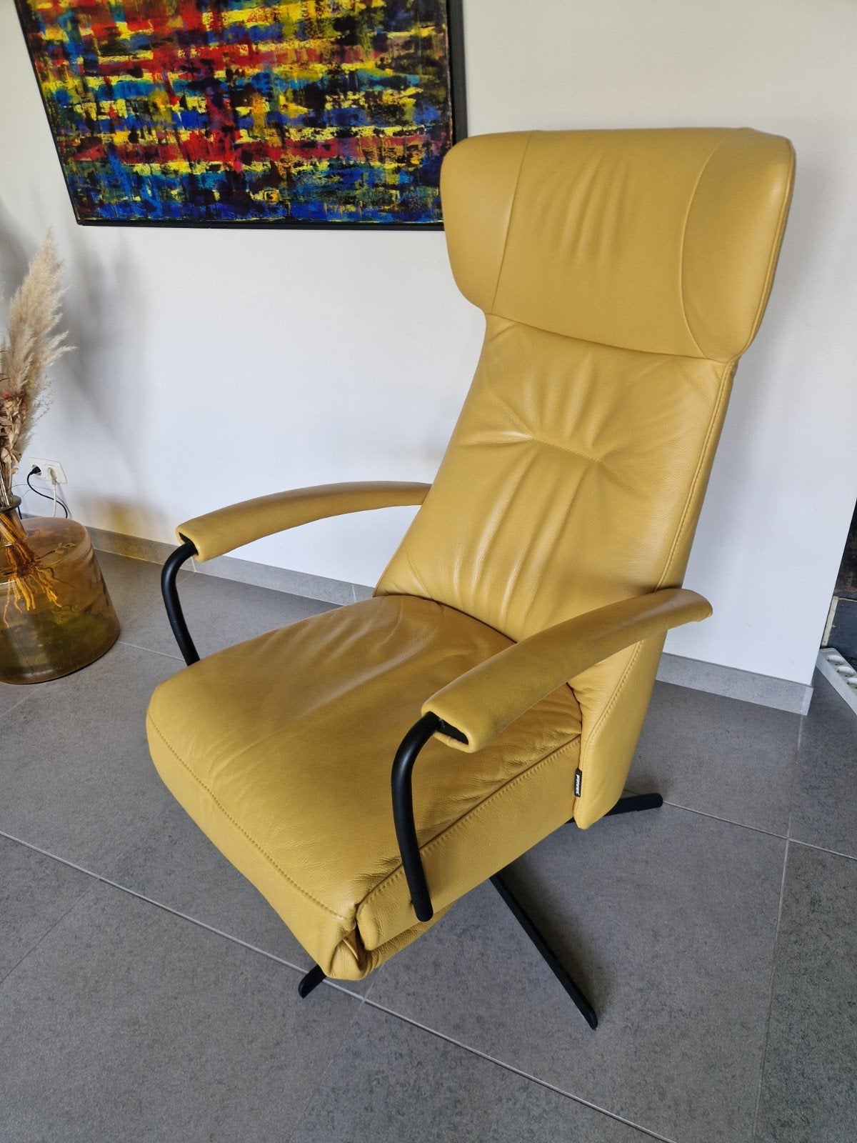 Zeer mooie relaxfauteuil Mart Visser - okergeel, Huis en Inrichting, Fauteuils, Ophalen, Zo goed als nieuw, 50 tot 75 cm, Leer