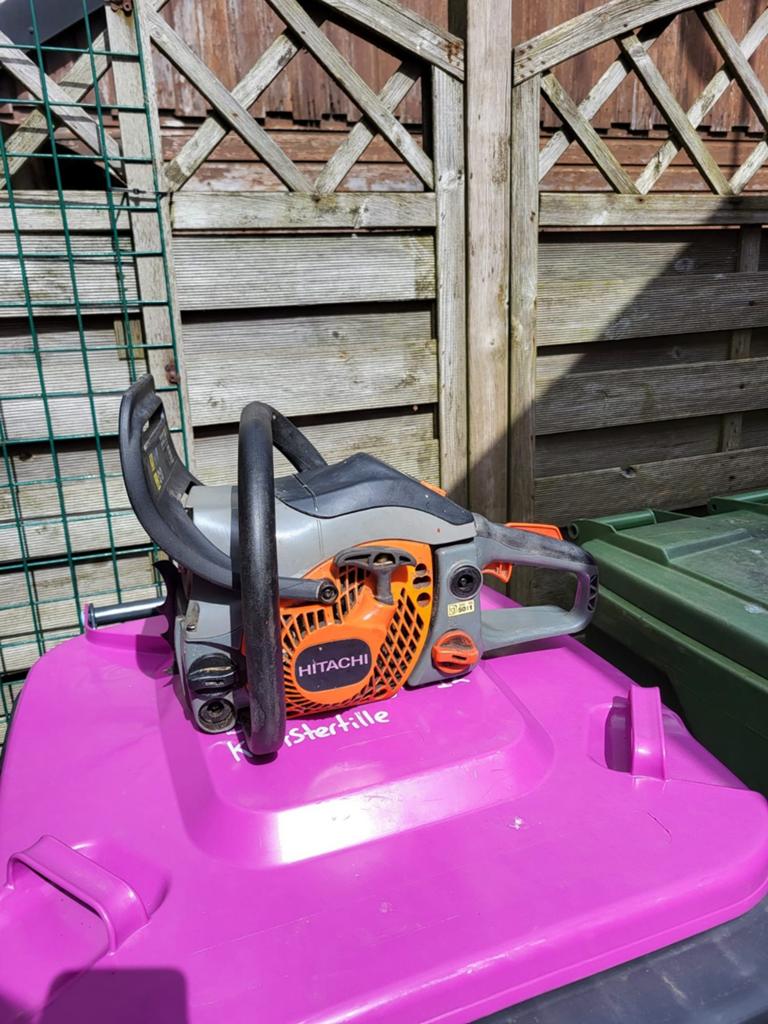 Hitachi cs 33eb goed lopende kettingzaag, Tuin en Terras, Heggenscharen, Ophalen of Verzenden, Gebruikt, Benzine