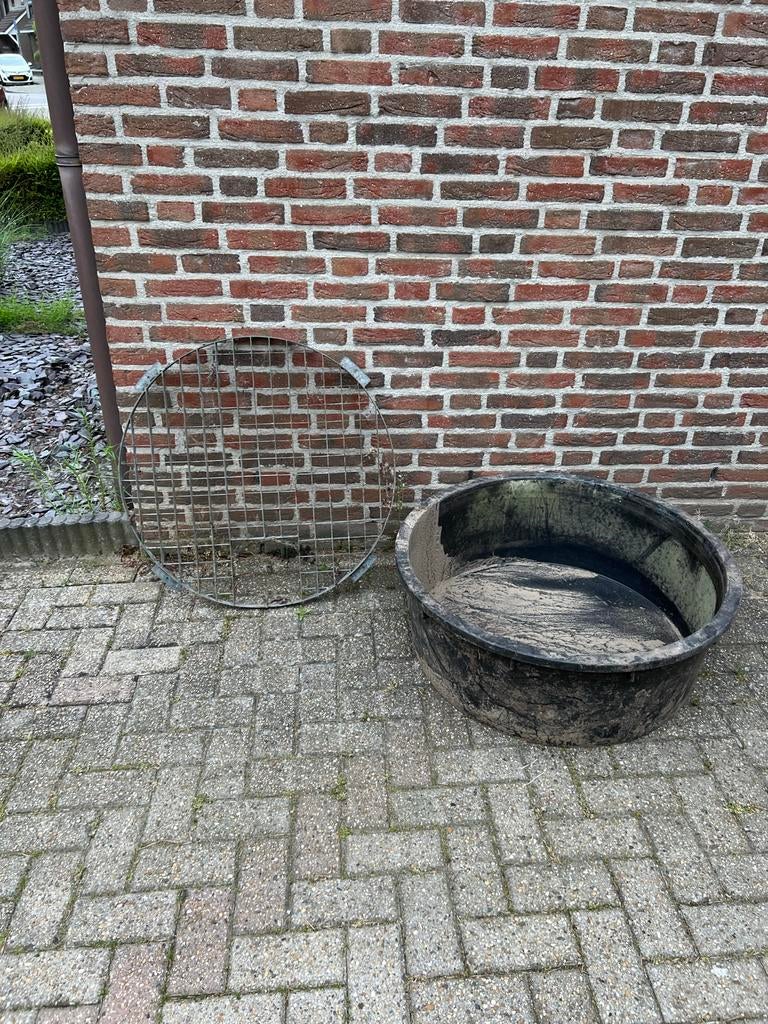 Bak met rooster - Diameter 87cm, Hoogte 30cm, Ophalen, Gebruikt