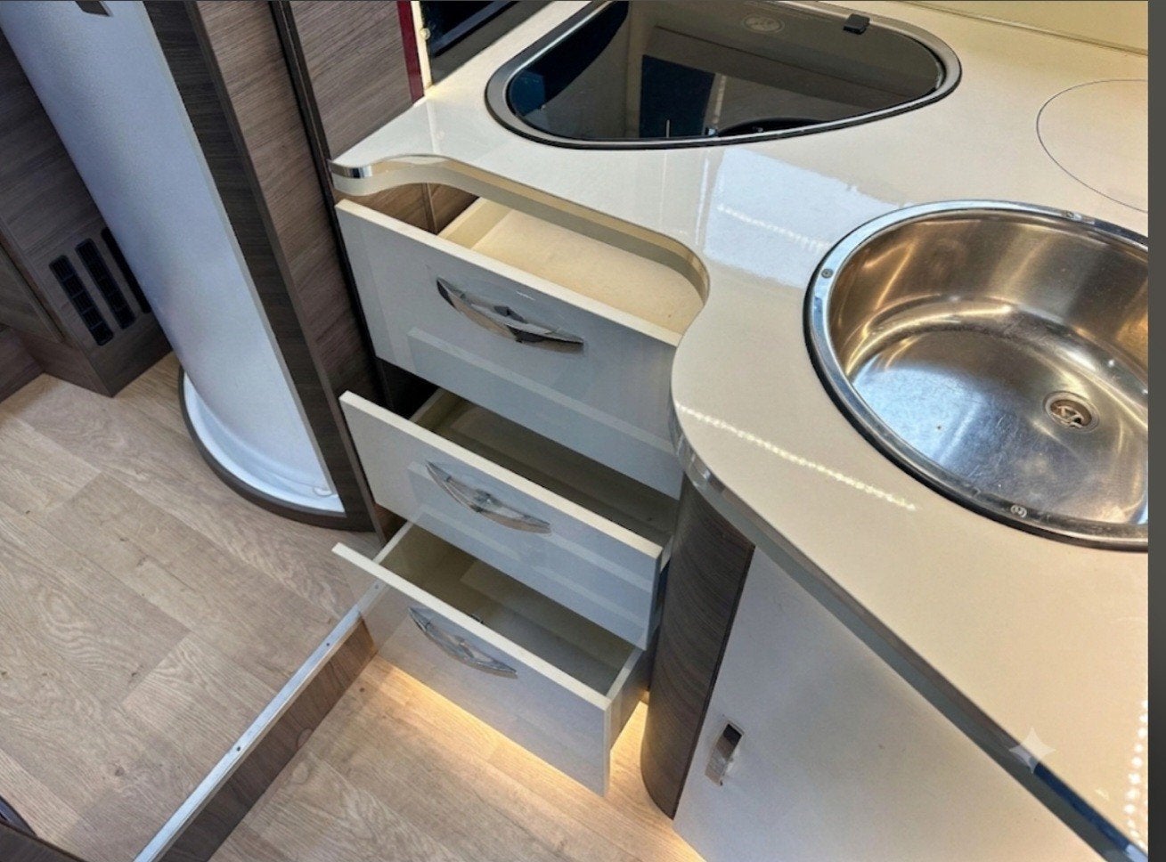 Foto 18 van McLouis 473 G Carat | 2017 | Euro 6  | Zeer compleet € 49750