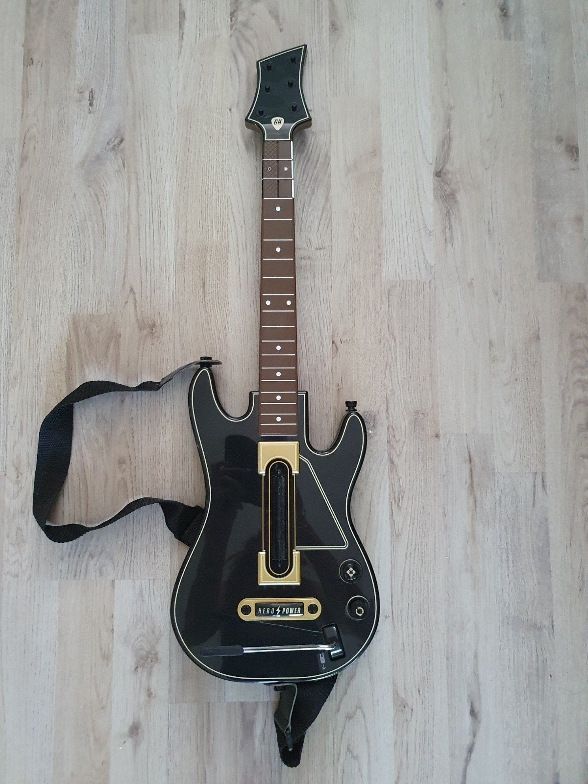 Guitar Hero Live gitaar en spel voor PS4 (excl. chip), Ophalen, Muziek, Gebruikt, 1 speler