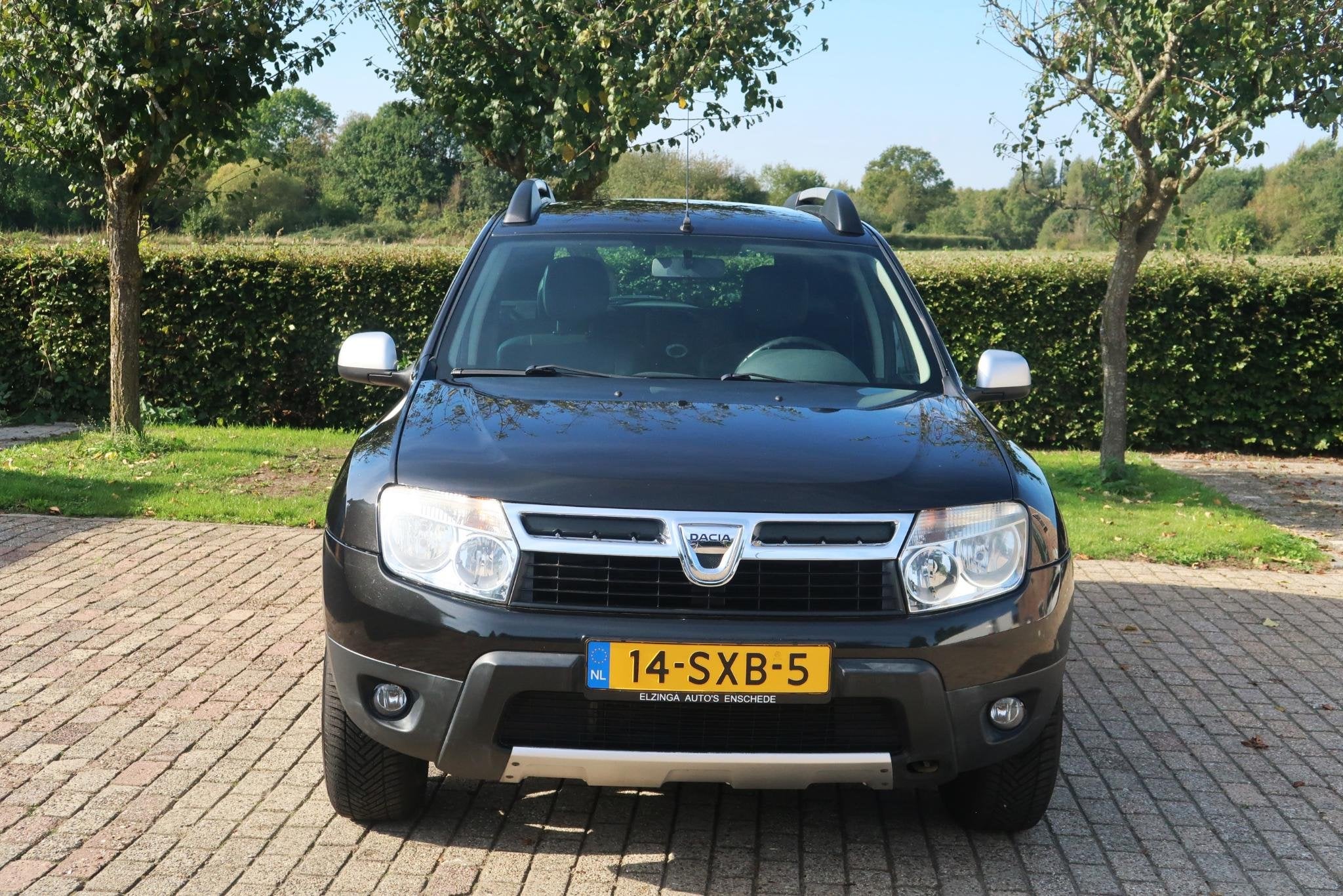 Dacia Duster 1.6 Aniversare 2wd LEER TREKHAAK CAMERA, Auto's, Voorwielaandrijving, Gebruikt, Huisgarantie, 4 cilinders