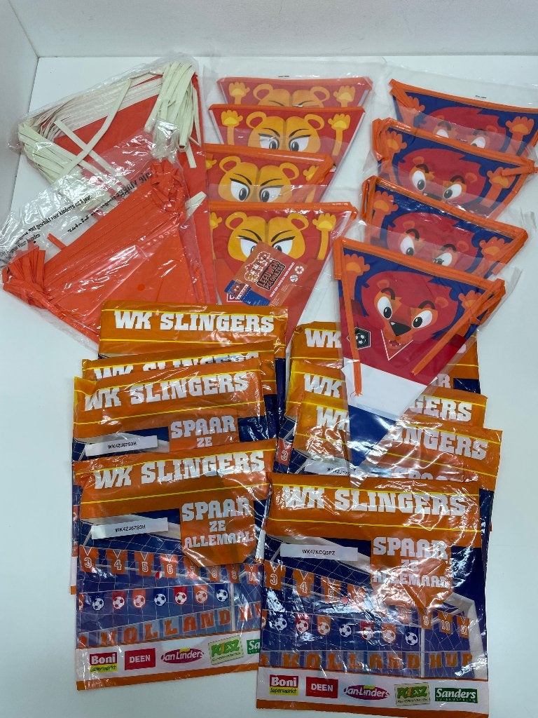 18x  oranje slingers voetbal, Ophalen of Verzenden, Nieuw, Versiering, Oranje of Koningsdag