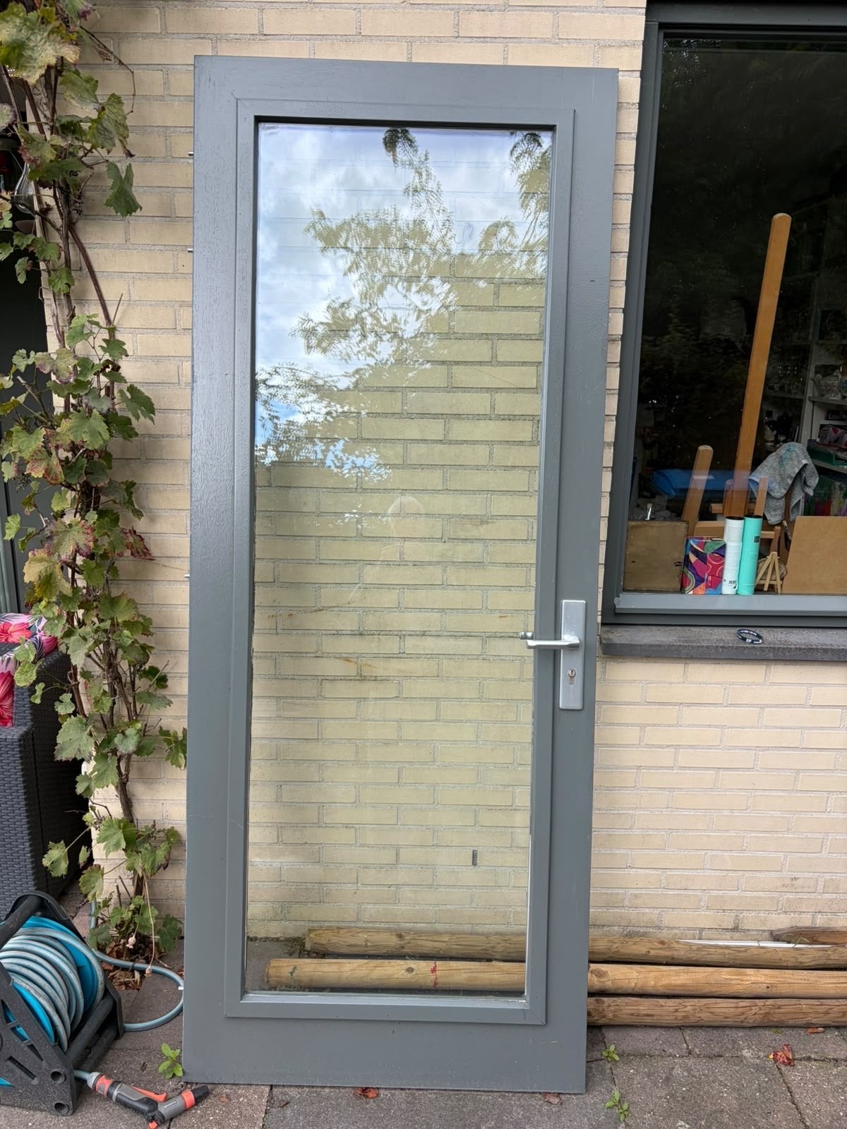 Grijze buitendeur met thermopane glas, Doe-het-zelf en Verbouw, Gebruikt, 80 tot 100 cm, Ophalen of Verzenden, Buitendeur
