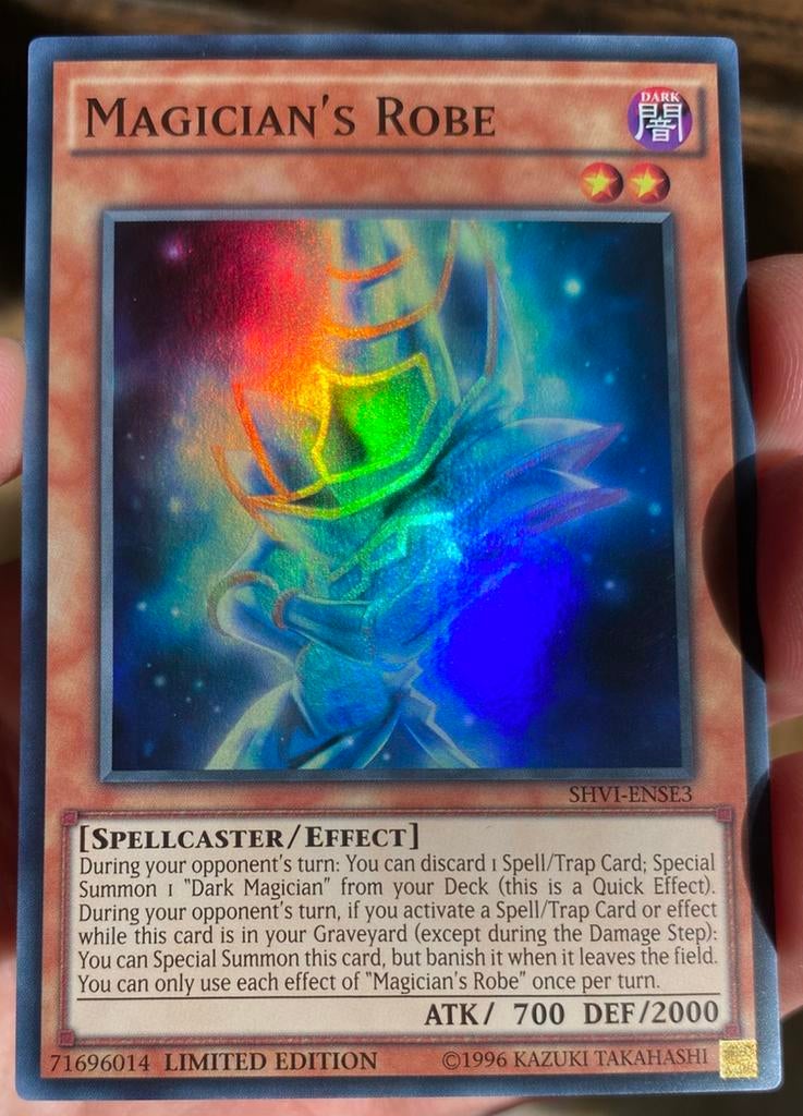 Yu-Gi-Oh! Magician’s Robe SHVI Limited Edition !, Ophalen of Verzenden, Zo goed als nieuw, Losse kaart, Foil