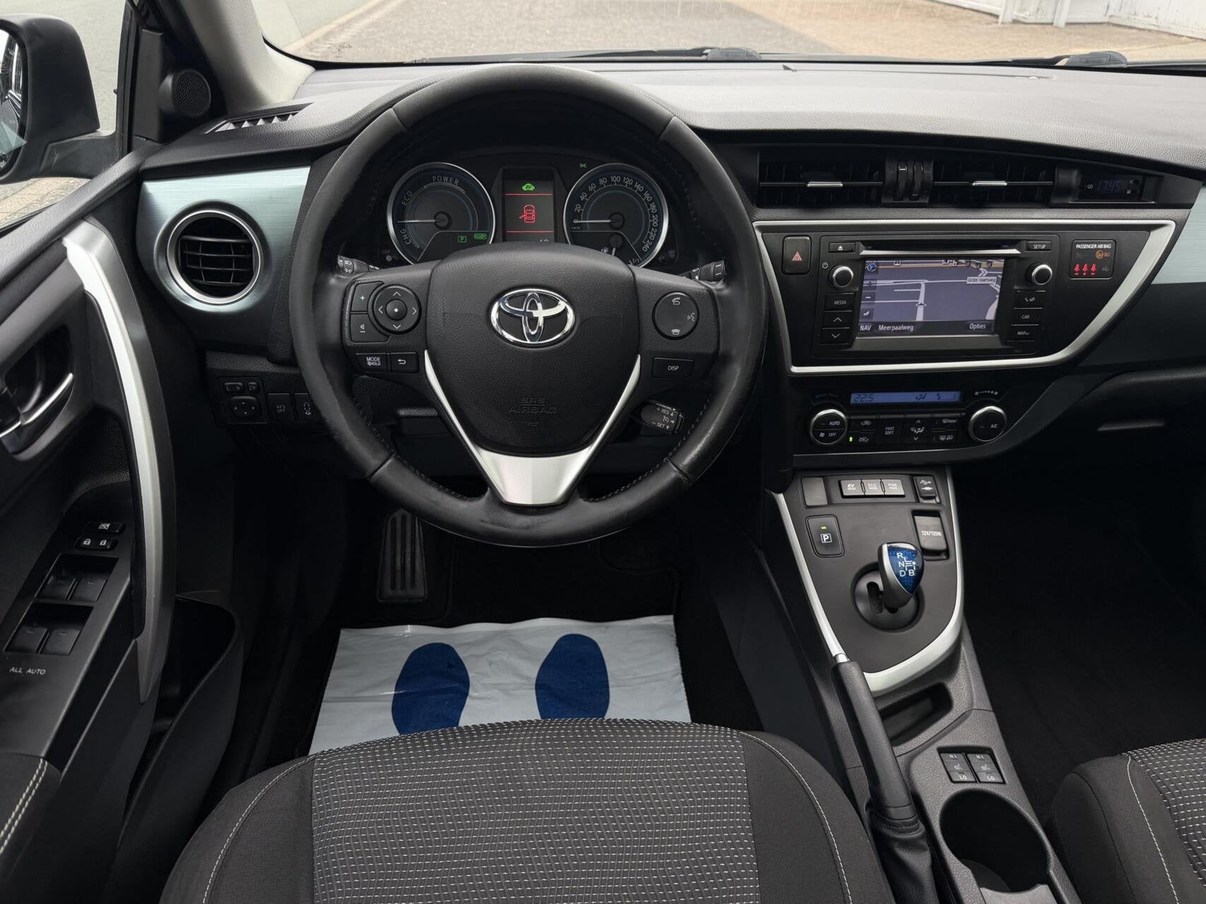 Toyota Auris 1.8 Hybrid Lease+ - NAVI/PANODAK/XENON/CAM/NAP, Euro 5, 136 pk, Gebruikt, Zwart