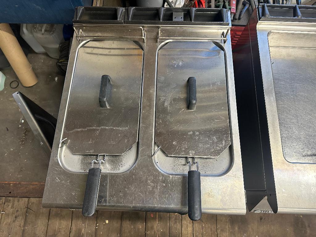 Industriele dubbele frietpan met bakplaat, Witgoed en Apparatuur, Frituurpannen, 4 liter of meer, Ophalen, Gebruikt, Duo-friteuse