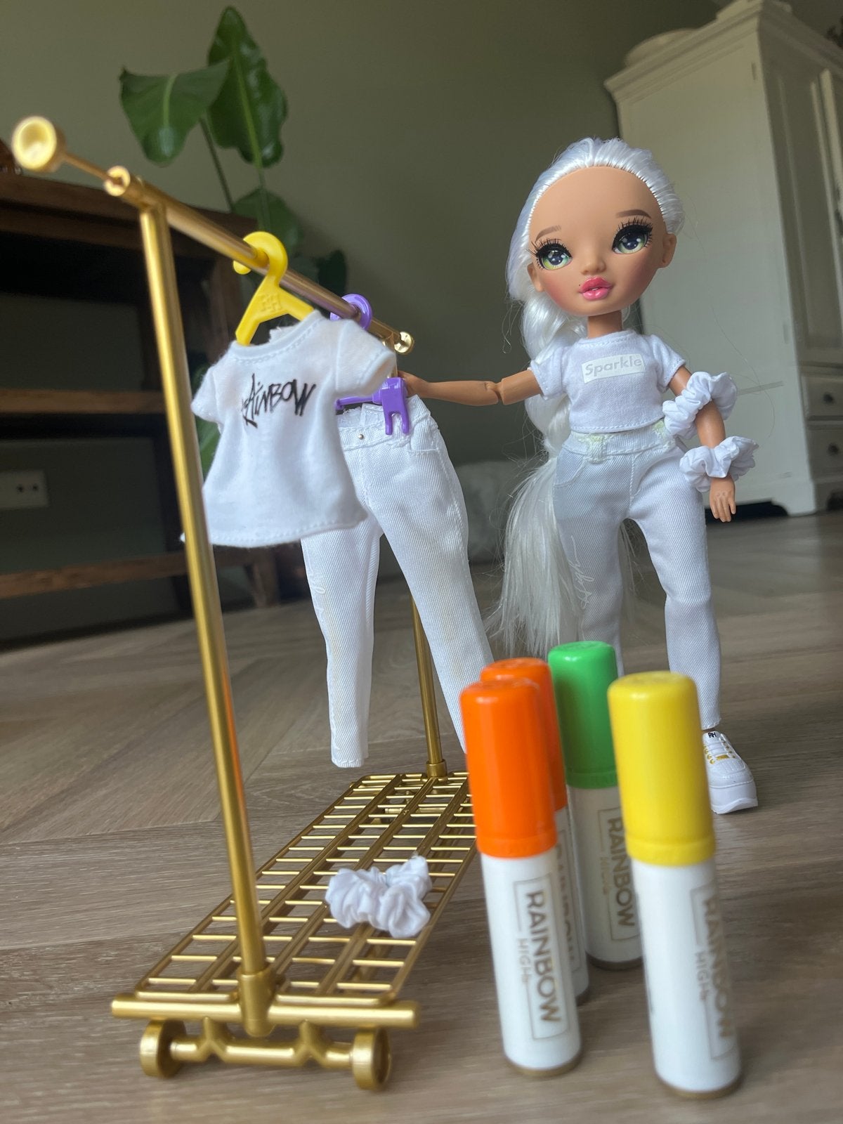 Rainbow High Doll met Kledingrek en Kleding, Kinderen en Baby's, Ophalen, Zo goed als nieuw, Overige typen