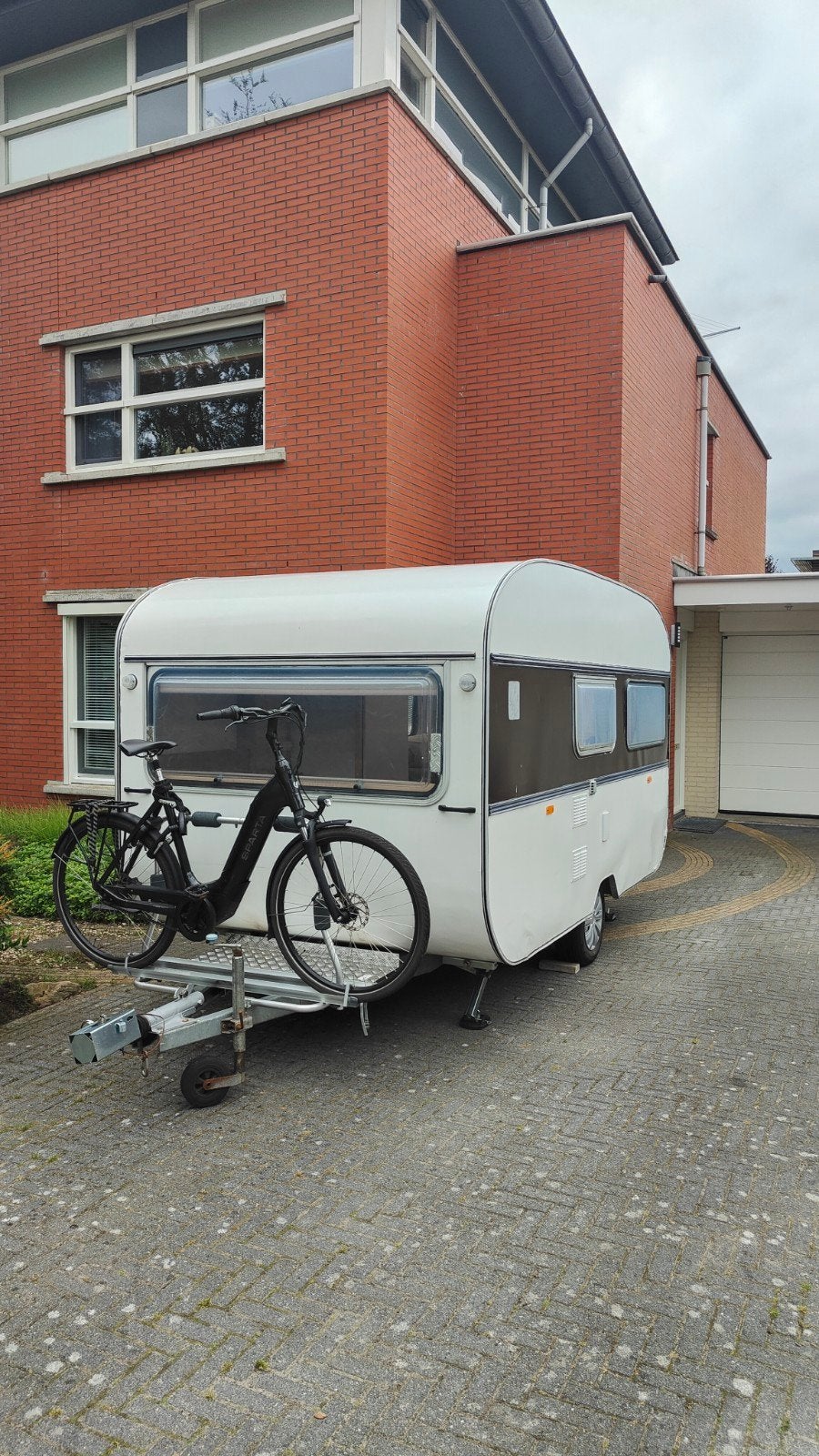 Knaus Monsun Retro Caravan met Voortent, Vast bed, Rondzit, Tot en met 3, Particulier