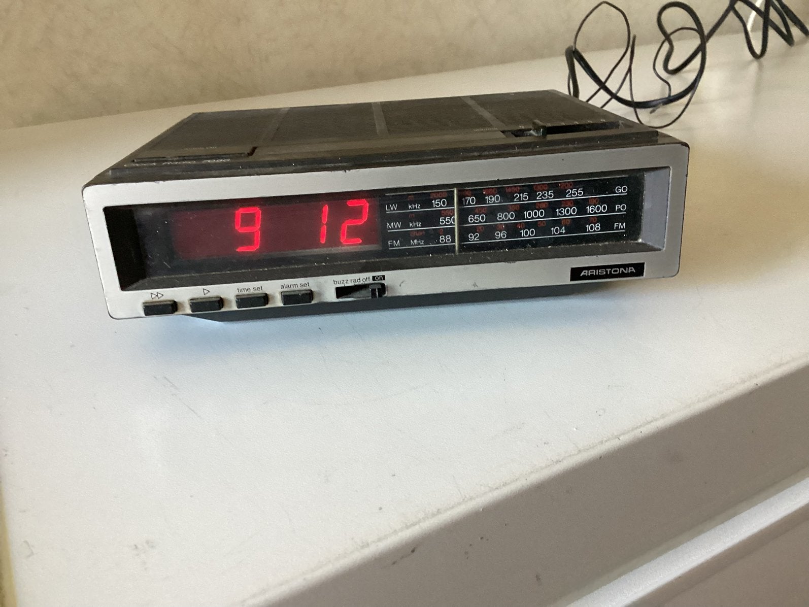 Aristona Wekkerradio wekker radio, oud retro, Ophalen of Verzenden, Zo goed als nieuw