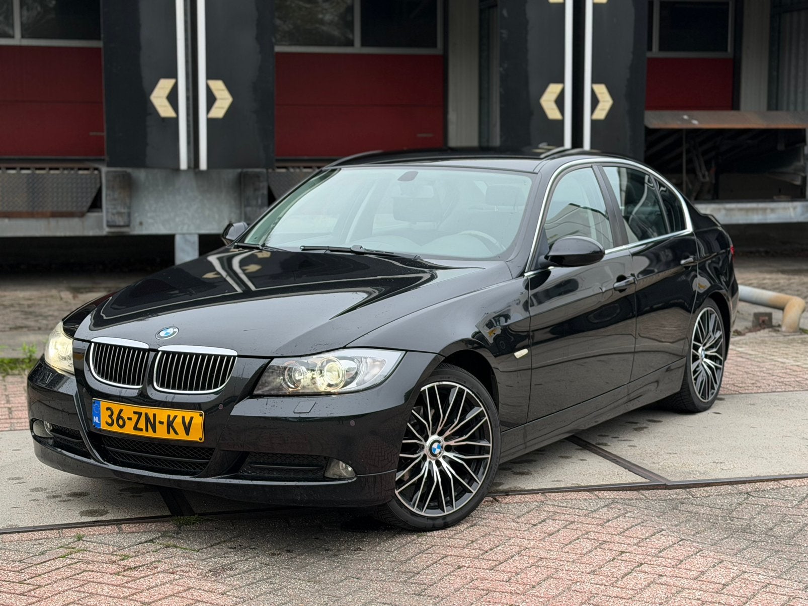 Bmw e90 318i | Automaat | Cruise | Grootnavi | PDC | Xenon |, Automaat, 1995 cc, Zwart, Parkeersensor