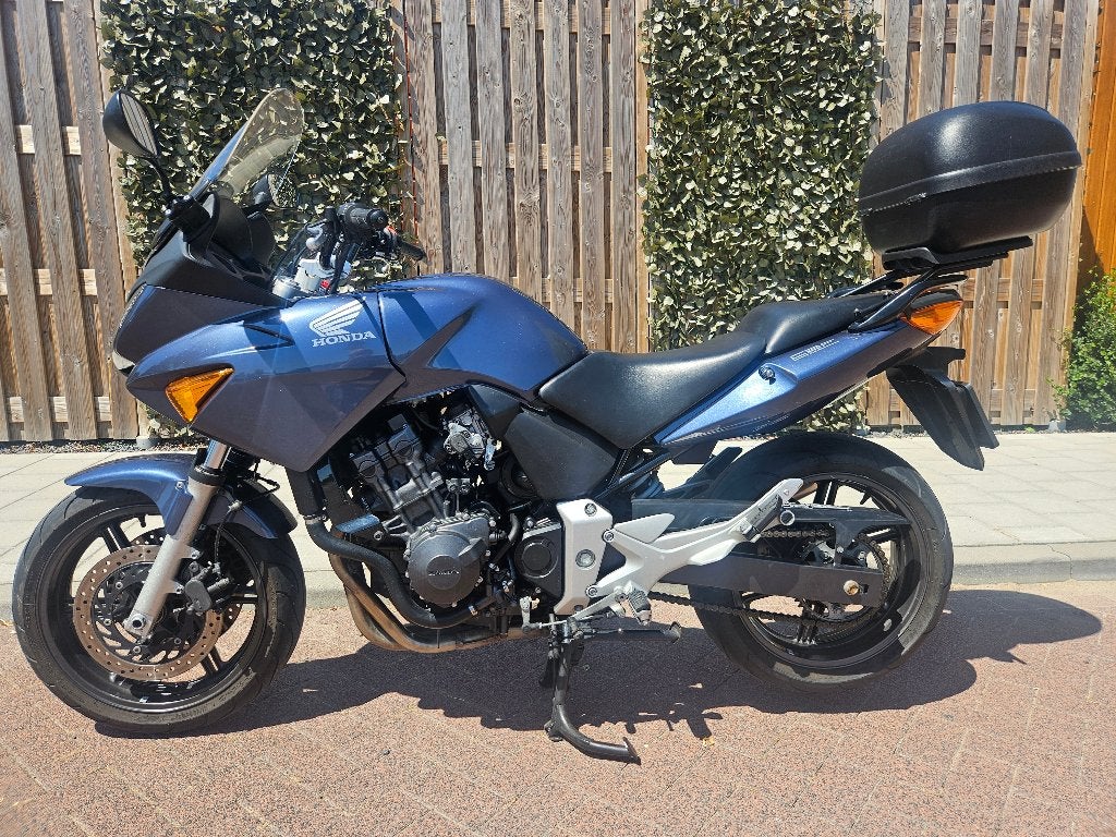 Te koop:  Honda CBF600S, Handvatverwarming, 4 cilinders, Motorrijbewijs A, Gebruikt