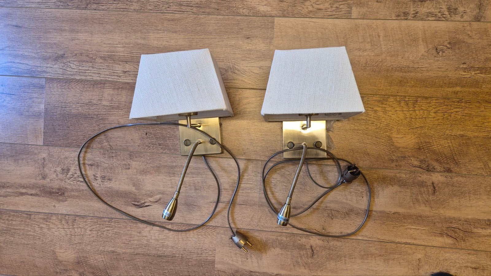 Set van 2 wandlampen met apart leeslicht., Ophalen, E27 (groot), Metaal, Wandlamp