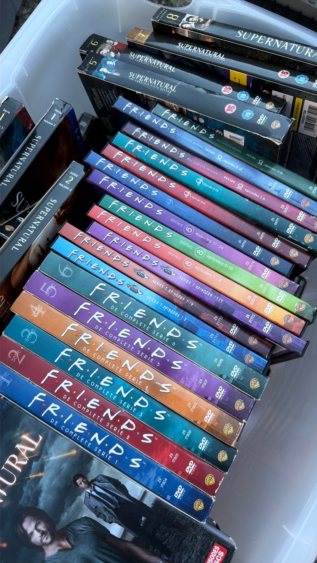 Dvd series friends, prisonbreak, super naturel enzo, Alle leeftijden, Ophalen, Zo goed als nieuw, Komedie