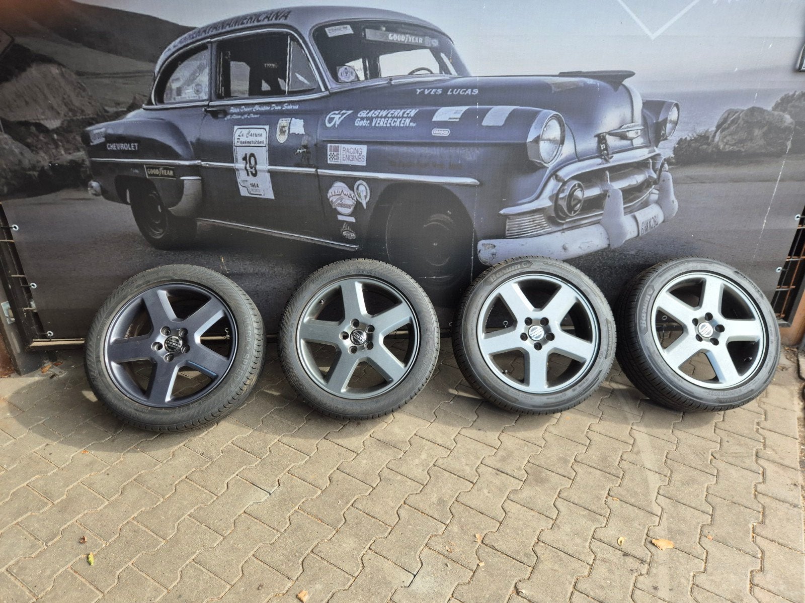 Volvo 17 inch velgen met 205/50R17 banden, 7mm profiel, Auto-onderdelen, Banden en Velgen, Ophalen, Gebruikt, Banden en Velgen