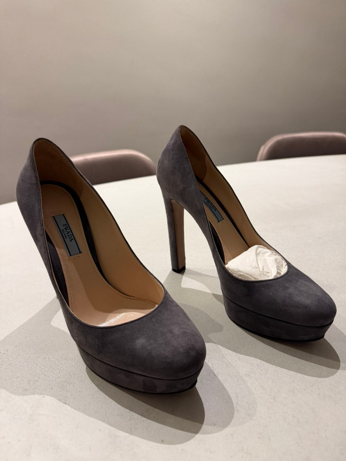 Prada hakken, Ophalen of Verzenden, Zo goed als nieuw, Zwart