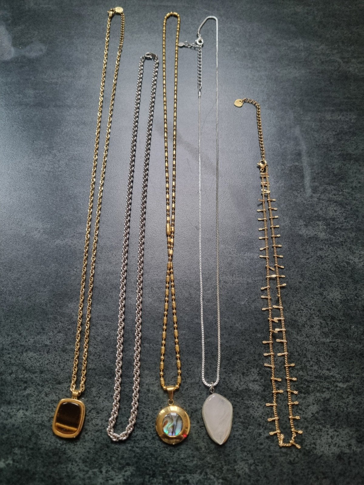 Diverse kettingen met hangers - Goudkleurig en Zilverkleurig, Sieraden, Tassen en Uiterlijk, Overige materialen, Gebruikt, Overige kleuren