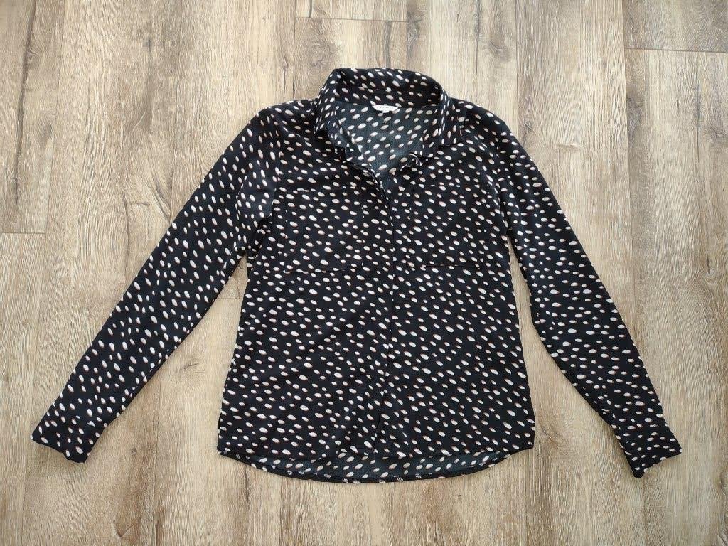 Mooie zwarte blouse met witte stippen, Distrikt Norrebro, M., Kleding | Dames, Blouses en Tunieken, Maat 38/40 (M), Ophalen of Verzenden