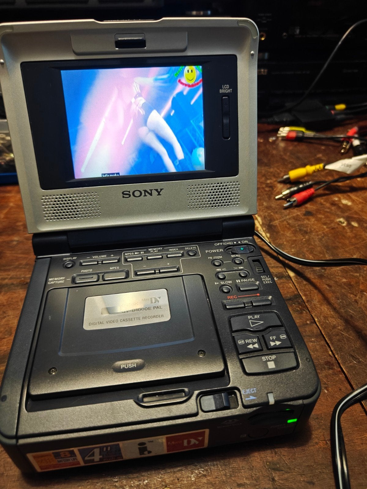 Sony GV-D1000E MiniDV recorder + LCD Walkman, Ophalen of Verzenden, Zo goed als nieuw