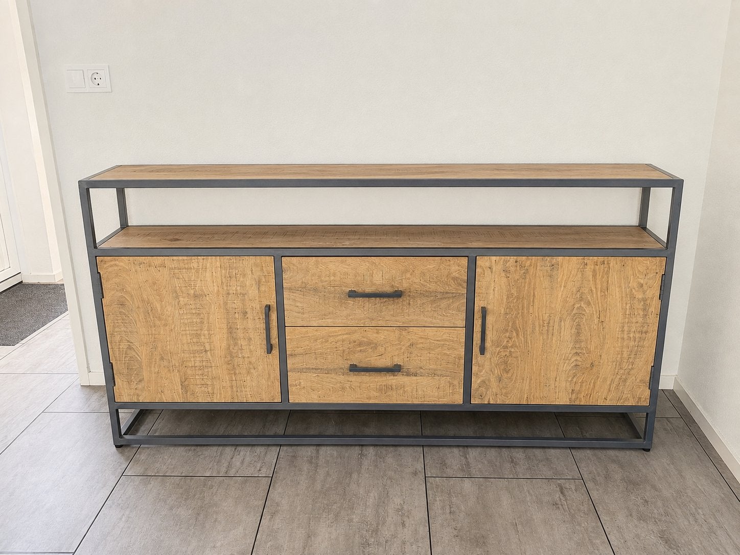 Massief Mangohouten Dressoir - Metalen frame, Huis en Inrichting, Kasten | Dressoirs, 150 tot 200 cm, Zo goed als nieuw, 25 tot 50 cm