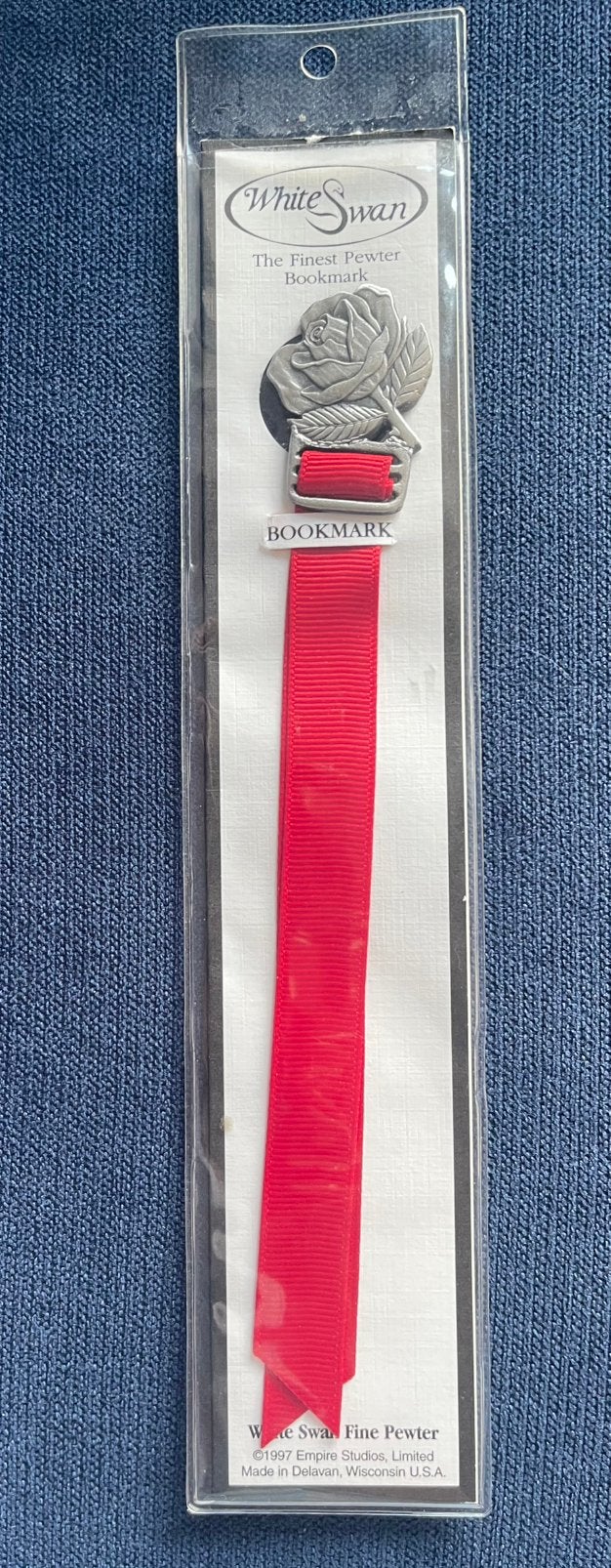 White Swan USA boekenlegger handgem.  roos + rood lint ‘97, Ophalen of Verzenden, Zo goed als nieuw, Overige onderwerpen