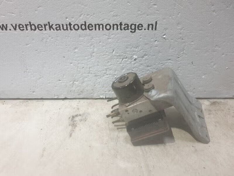 ABS POMP Volvo V70 (SW) (01-1999/12-2008) (8671224), Gebruikt, Ophalen of Verzenden, Volvo, Sodener Straße 9 65824 Schwalbach, DE