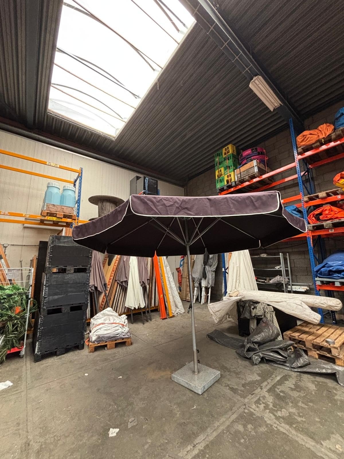 Grijze parasol te koop, Tuin en Terras, Ophalen, Gebruikt