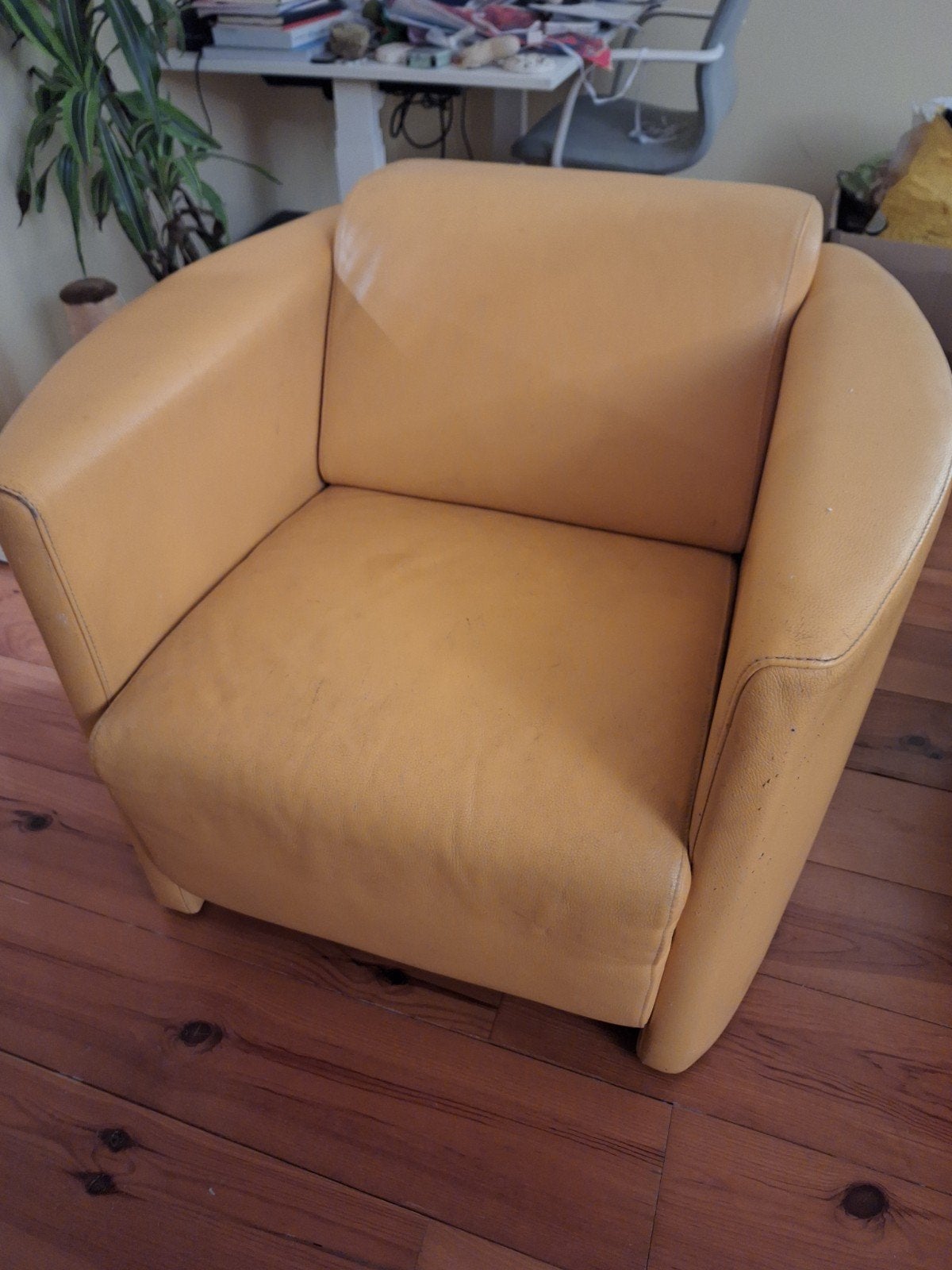 Comfortabele leren fauteuil - Okergeel, Huis en Inrichting, Fauteuils, Ophalen, Gebruikt, 75 tot 100 cm, Modern