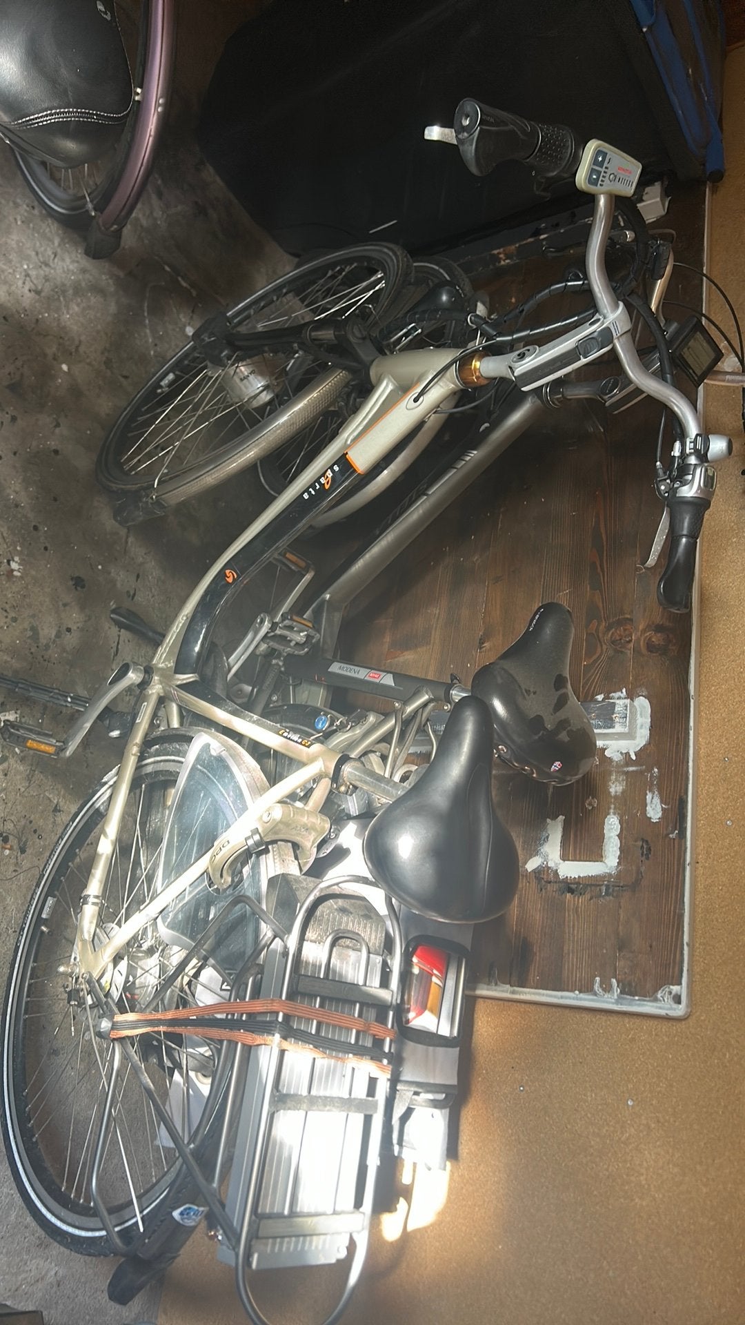 2stuks elektrische fietsen en stella en een sparta